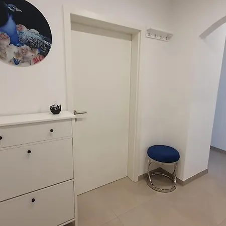 Neue, Sanierte, Zentrale, Helle *